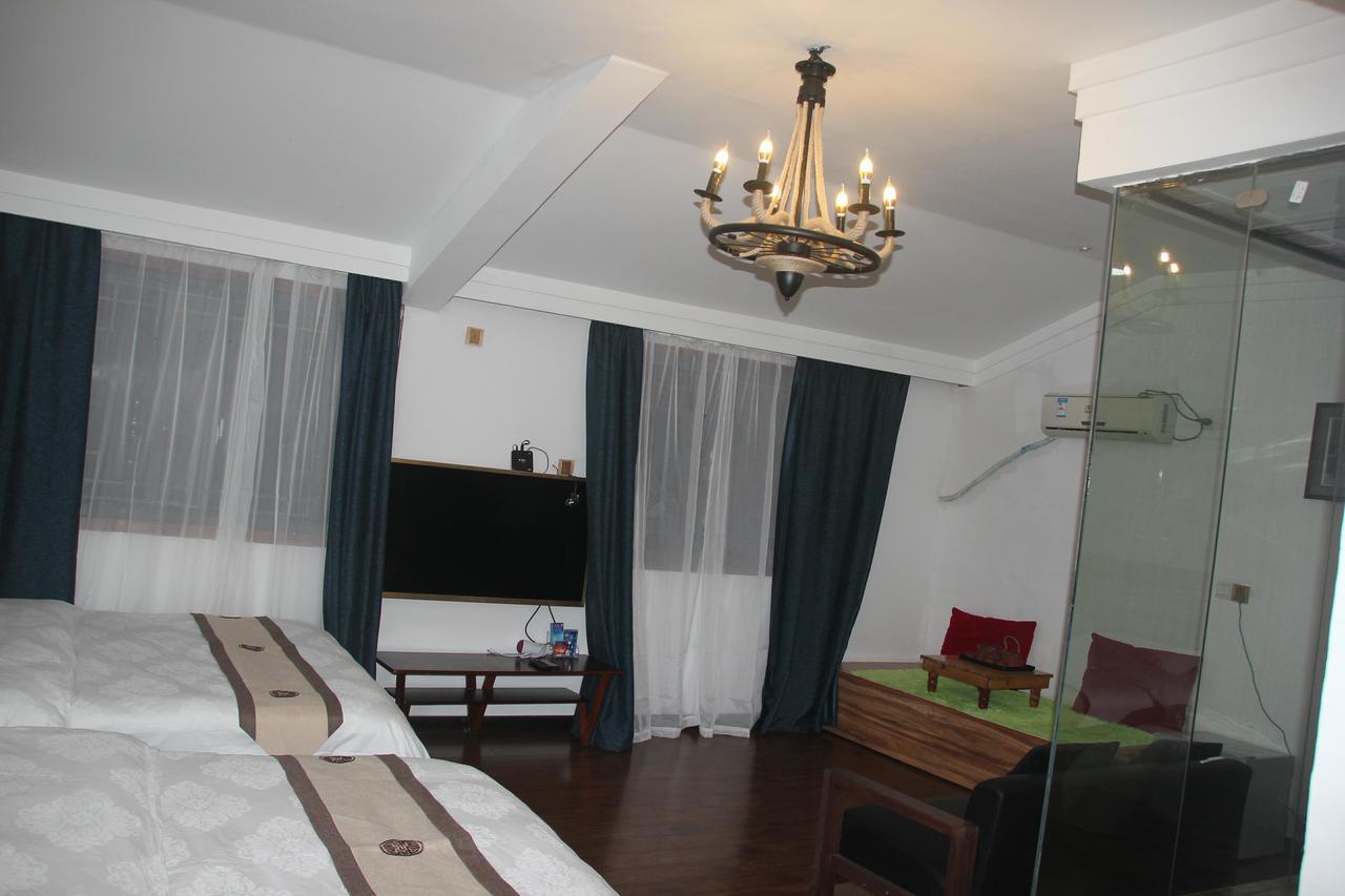 Fenghuang Little Bear Family Guest House Exteriör bild