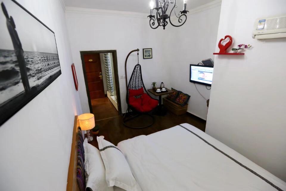 Fenghuang Little Bear Family Guest House Exteriör bild