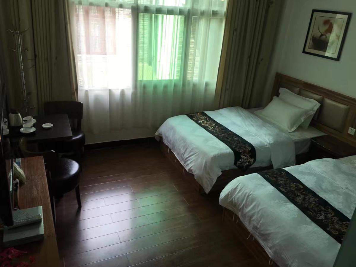 Fenghuang Little Bear Family Guest House Exteriör bild