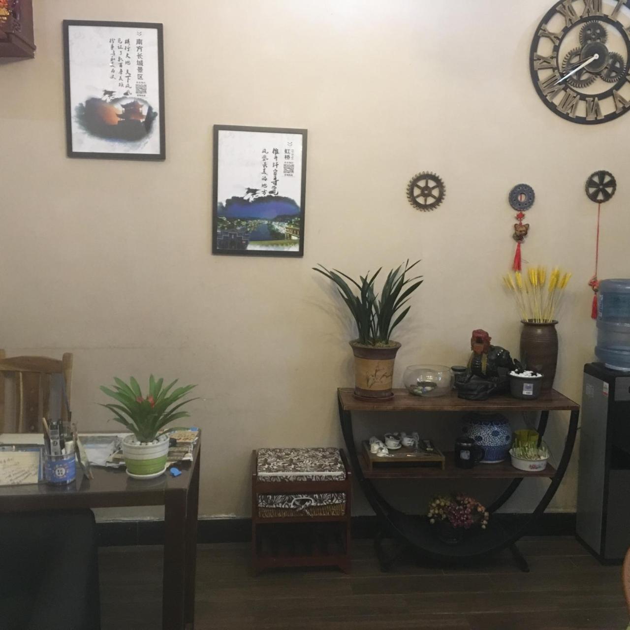 Fenghuang Little Bear Family Guest House Exteriör bild