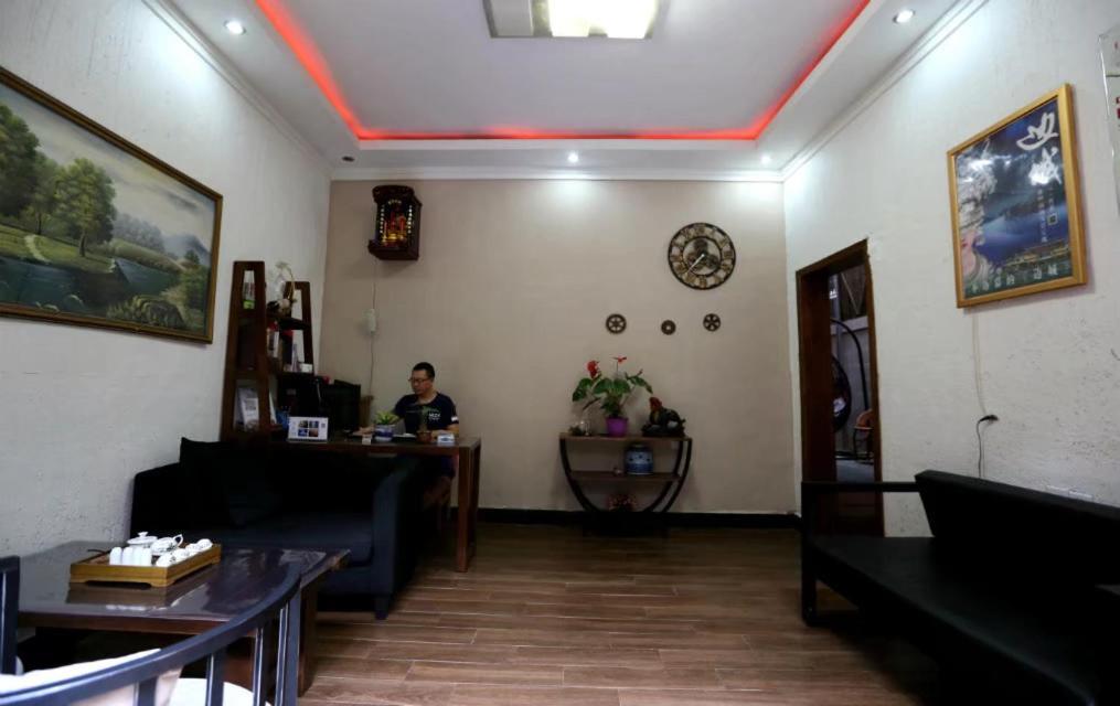 Fenghuang Little Bear Family Guest House Exteriör bild