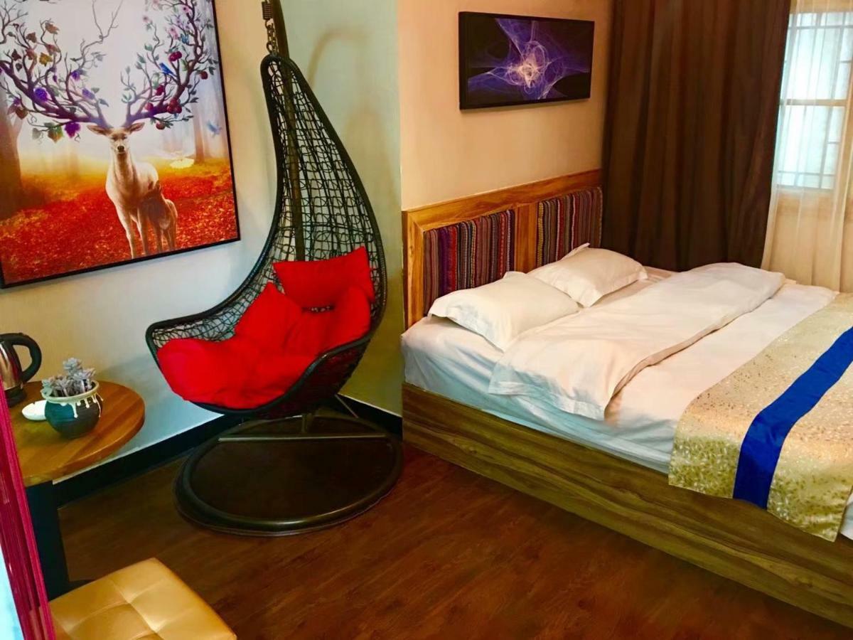 Fenghuang Little Bear Family Guest House Exteriör bild