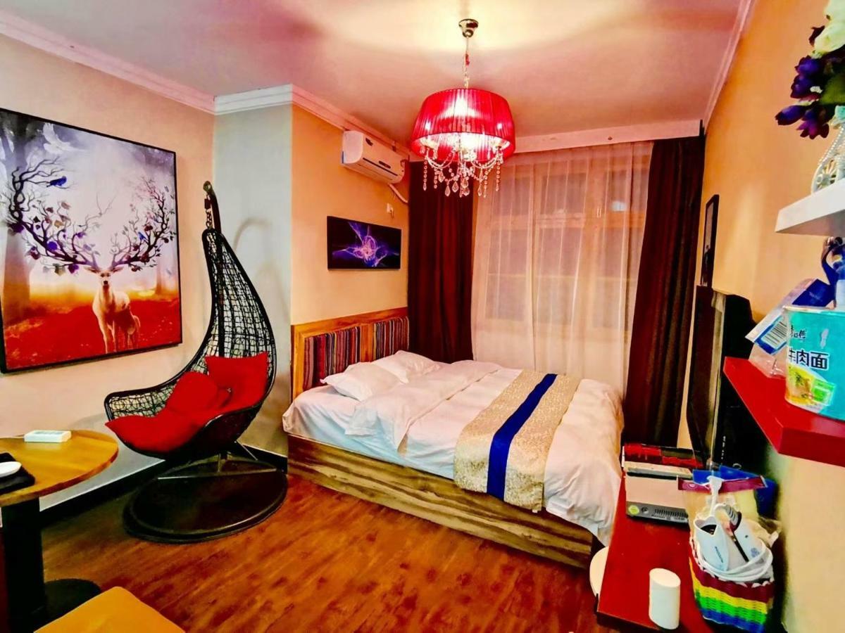 Fenghuang Little Bear Family Guest House Exteriör bild