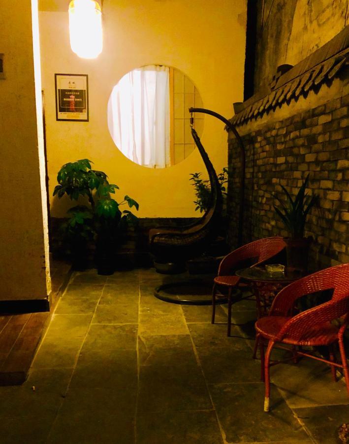 Fenghuang Little Bear Family Guest House Exteriör bild