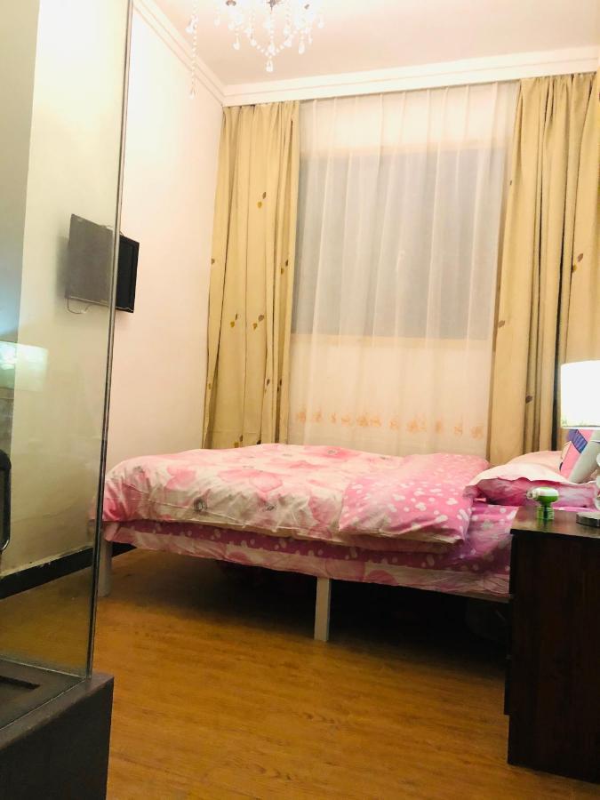 Fenghuang Little Bear Family Guest House Exteriör bild