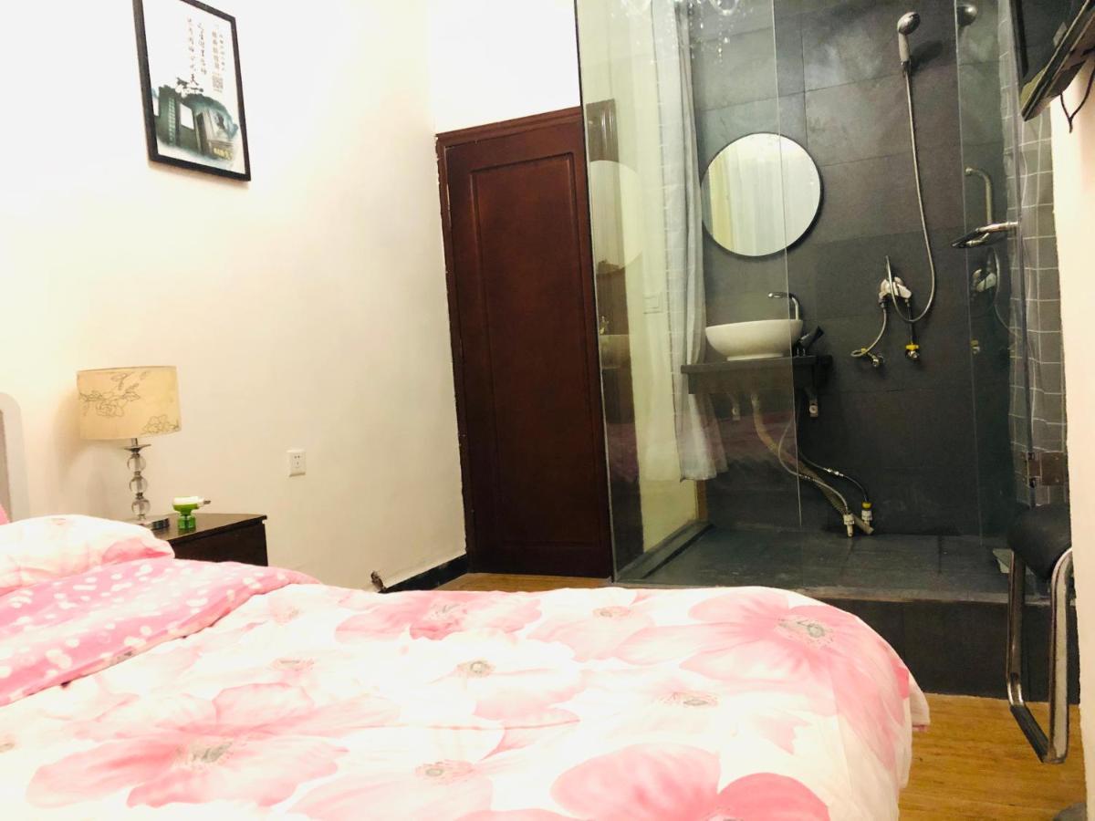 Fenghuang Little Bear Family Guest House Exteriör bild